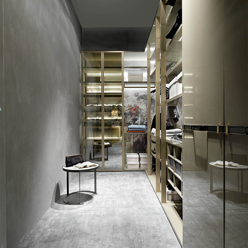 Penelope Walk-in Closet